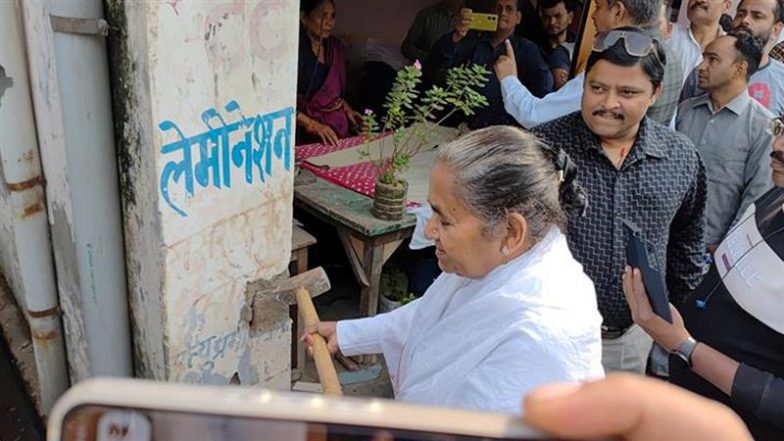 Gulab Devi Takes Hammer in Hand, Demolishes Own Shop Under Anti-Encroachment Drive in UP’s Sambhal To Set Example (Watch Videos)