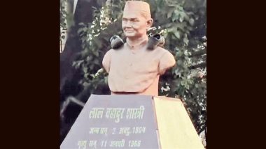 Madhya Pradesh: Unknown Puts Shoes on Statue of Former PM Lal Bahadur Shastri Near Police Commissioner’s Office in Bhopal, Probe Launched (Watch Video)