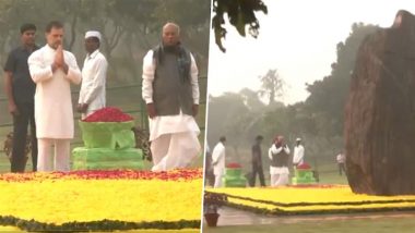 Indira Gandhi Birth Anniversary 2024: Congress President Mallikarjun Kharge, Rahul Gandhi Pay Floral Tributes to Former Prime Minister at Shakti Sthal in Delhi (Watch Video)