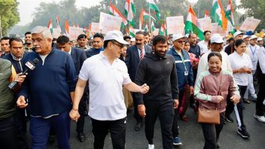 Constitution Day 2024 Celebrations in India: Olympic Medallists Mirabai Chanu, Ravi Dahiya and Yogeshwar Dutt Join 10,000 MY Bharat Youth Volunteers for March in Delhi (See Pics and Video)