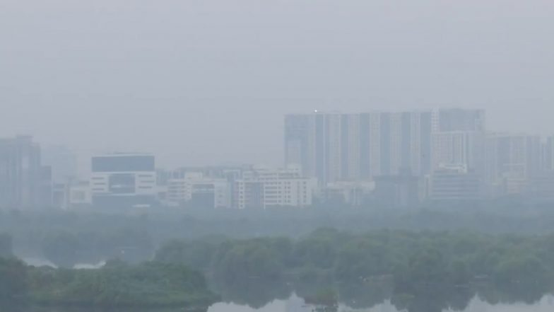 Mumbai Smog: Thick Layer of Haze Envelopes City, IMD Predicts Clearer Skies Later (Watch Video)