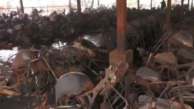 Varanasi Fire: Several Vehicles Gutted As Massive Blaze at Parking Lot in Varanasi Cantt Railway Station in Uttar Pradesh (Watch Video)