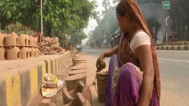 India News | Bihar: Muslim Women Make Earthenware Stoves for Chhath Puja