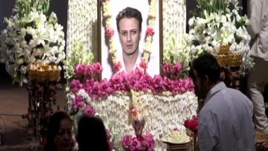 Entertainment News | Tarun Tahiliani, Esha Gupta Attend Prayer Meet of Rohit Bal