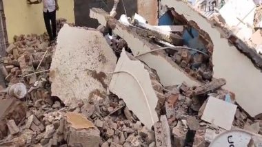 Karnataka Building Collapse: 3-Storey Building Caves In During Renovation in Kolar’s Bangarapet City; No Casualties (Watch Video)