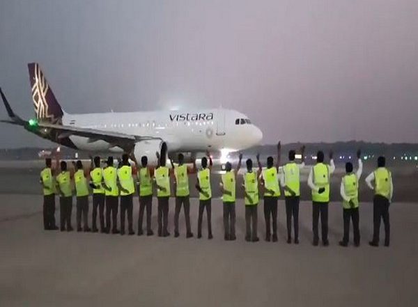 India News | Vistara's Last Flight from Odisha Takes off for Delhi Ahead of Merger with Air India