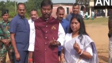 India News | Former Union Minister Arjun Munda, His Wife Cast Vote in First Phase of Jharkhand Assembly Polls