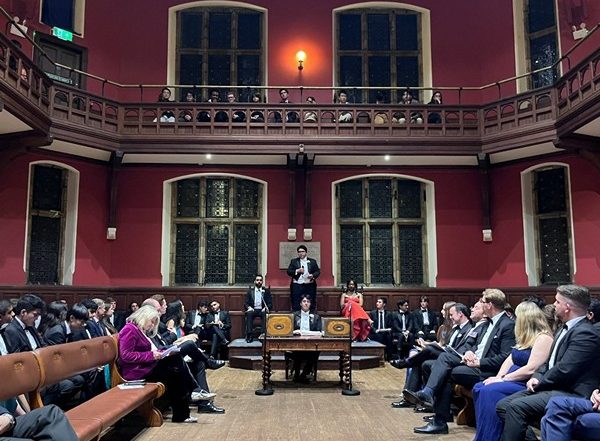 World News | British Hindus, Indians Movement Raises Concerns over Oxford Union Speakers on Debate of Kashmir; Cites Terror Links