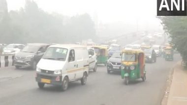 India News | People Carry on with Daily Chores Amid Dense Layer of Smog Enveloping Various Parts of Delhi