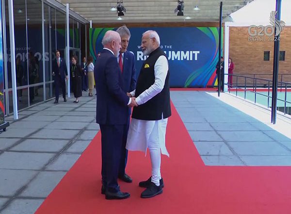 World News | Brazil President Lula Welcomes PM Modi at G20 Venue