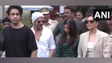 Entertainment News | Maharashtra Elections: Shah Rukh Khan Casts Vote with Wife Gauri, Children Aryan, Suhana Amid High Security