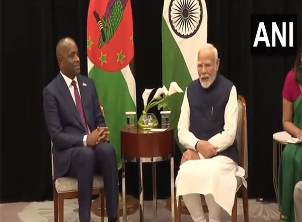 World News | PM Modi Holds Bilateral Talks with Dominica PM Roosevelt Skerrit in Georgetown