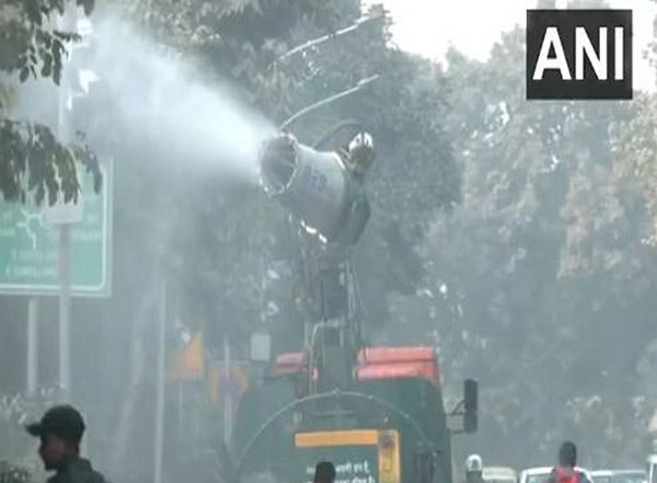 India News | Truck-mount Water Sprinklers to Aid Delhi's Air Pollution Woes