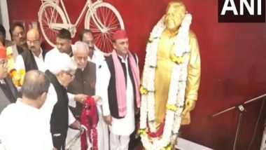 India News | SP Chief Akhilesh Yadav Unveils Mulayam Singh Yadav's Statue on His Birth Anniversary