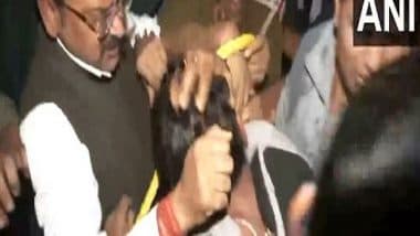 India News | Person Tries to Throw Liquid on Arvind Kejriwal During Padyatra, Detained by AAP Chief's Security Staff