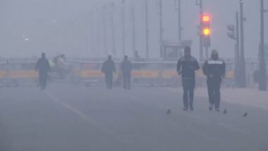 Delhi Air Pollution: Air Quality Dips Back Into ‘Severe’ Category; Smog Reduces Visibility As AQI Touches Low Levels (Watch Videos)