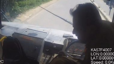 Bengaluru Bus Driver Dies of Heart Attack While Driving, Conductor Jumps in To Stop Vehicle and Save Lives; Video Goes Viral