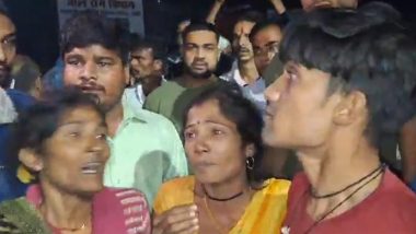 ‘Kaun Dega Mera Bachcha’: Grieving Families of Newborns Charred to Death in Jhansi Hospital Fire Break Down in Front of Mediapersons; Heart-Wrenching Videos Surface