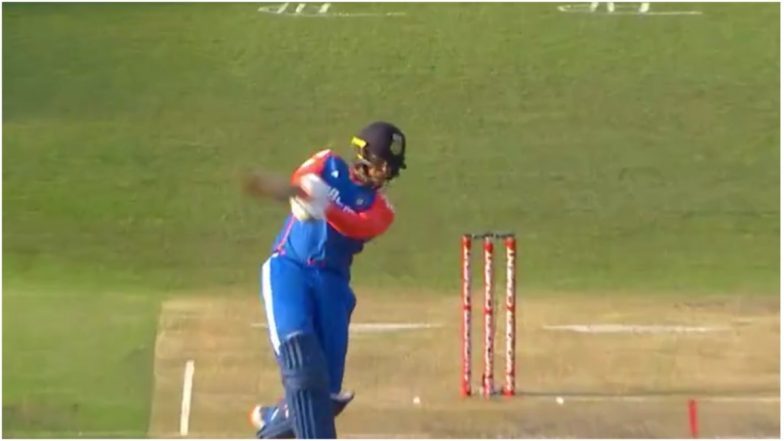 Abhishek Sharma Hits Massive Six Off Andile Simelane's Bowling, Sends Ball Flying Out of The Wanderers Stadium During IND vs SA 4th T20I 2024 (Watch Video)