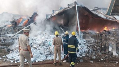 Rangareddy Fire: Massive Blaze Engulfs Diaper Manufacturing Unit in Telangana’s Nandigama Area, No Casualties Reported (Watch Video)