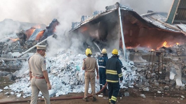 Rangareddy Fire: Massive Blaze Engulfs Diaper Manufacturing Unit in Telangana’s Nandigama Area, No Casualties Reported (Watch Video)