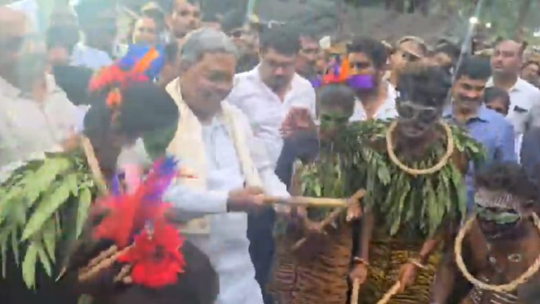 Siddaramaiah Dance Video: Karnataka Chief Minister Participates in Valmiki Jayanthi Program in Mysuru, Performs Folk Dance; Viral Clip Surfaces