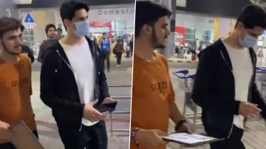 Sidharth Malhotra Slammed for Snubbing Fan Who Drew a Sketch of Him; Netizens Call Him ‘Obnoxious’ and ‘Arrogant’ (Watch Video)