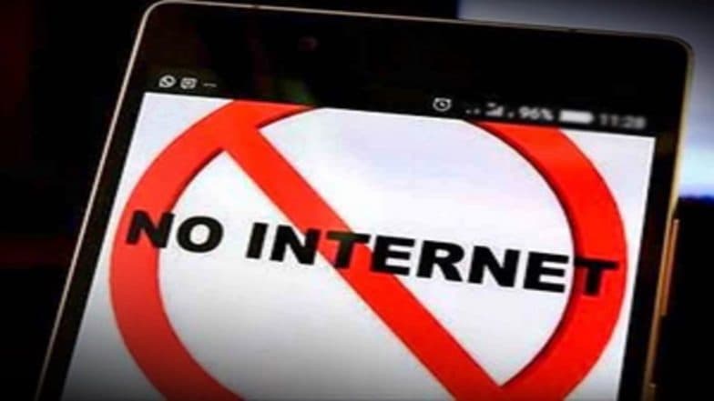 Internet Shut Down in Baliyadih: Communal Tension in Bihar Sparks 48-Hour Internet Ban, Heavy Police Deployment in Jhajha (Watch Video)