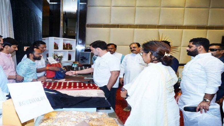 Maharashtra Assembly Elections 2024: Rahul Gandhi Meets Dharavi Artisans, Slams Gautam Adani's Role in Redevelopment