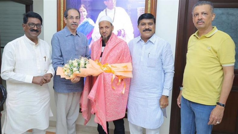 Mumbai Boat Tragedy: Uddhav Thackeray Felicitates Boatman Arif Bamne, Who Risked His Life To Save Passengers in Neelkamal Accident (See Pics)