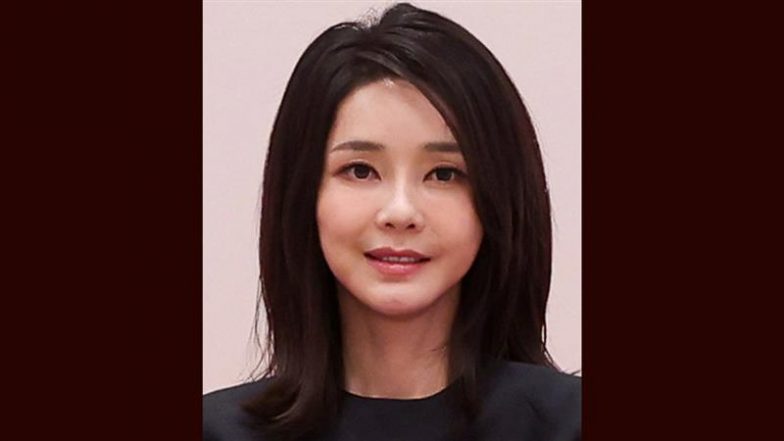 Kim Keon-hee Viral Video: South Korea's First Lady Caught on Camera Praising Male Journalist's 'Sex Power' After Palm Reading