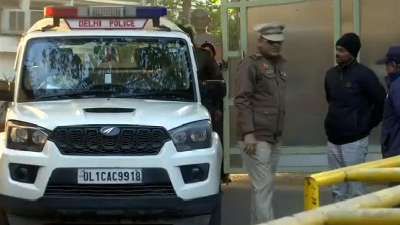 Delhi School Bomb Threat: Bomb Scare at DPS RK Puram and Other Schools After Receiving Threatening Emails, Police Inspecting Premises (Watch Video)