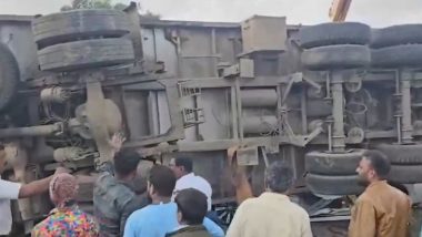 Fatal Accident in Nelanamangla: 6 Family Members from Vijayapura Killed as Container Truck Crashes into Volvo Car Near  Bengaluru (Watch Video)