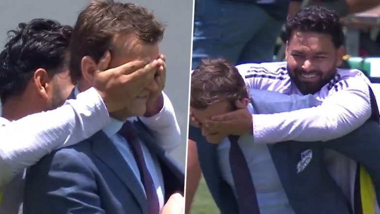 Rishabh Pant-Adam Gilchrist Share Light-Hearted Moment Ahead of IND vs AUS 2nd Test 2024 Day 3 Start, Both Wicketkeepers Display Affection For Each Other (Watch Video)