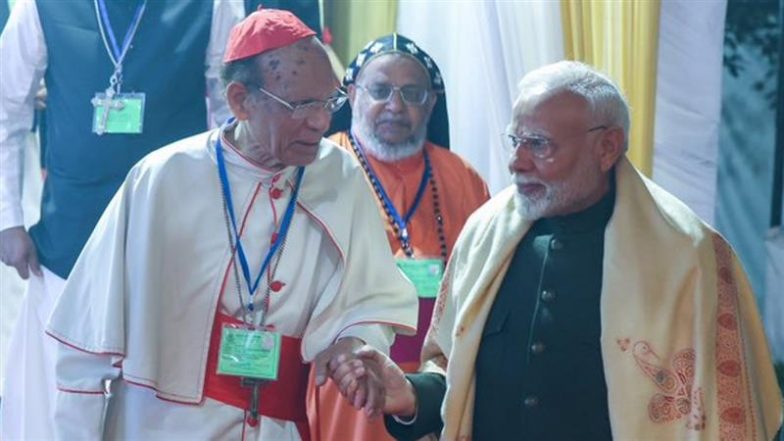 Christmas 2024: PM Narendra Modi Joins Celebrations at Sacred Heart Cathedral in Delhi, Calls for Unity in Society (Watch Videos)