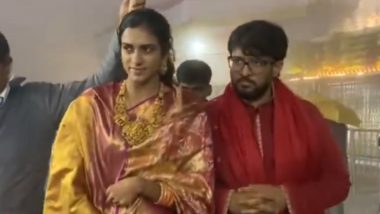 Newly-Married PV Sindhu Offers Prayers to Lord Venkateswara in Tirumala With Husband Venkata Datta Sai (Watch Video)