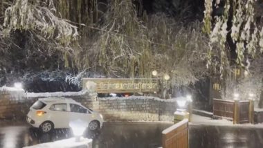 Snowfall in Manali: Over 1,000 Vehicles Stuck, Tourists Stranded in Solang and Rohtang After Heavy Snowfall in Himachal Pradesh; 700 Rescued So Far (Watch Videos)