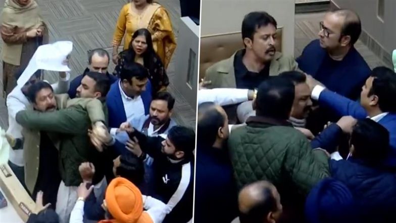 Chandigarh Municipal Corporation Witnesses Scuffle Between Councillors After AAP, Congress Pass Resolution Demanding Amit Shah’s Resignation Over BR Ambedkar Remarks (Videos)