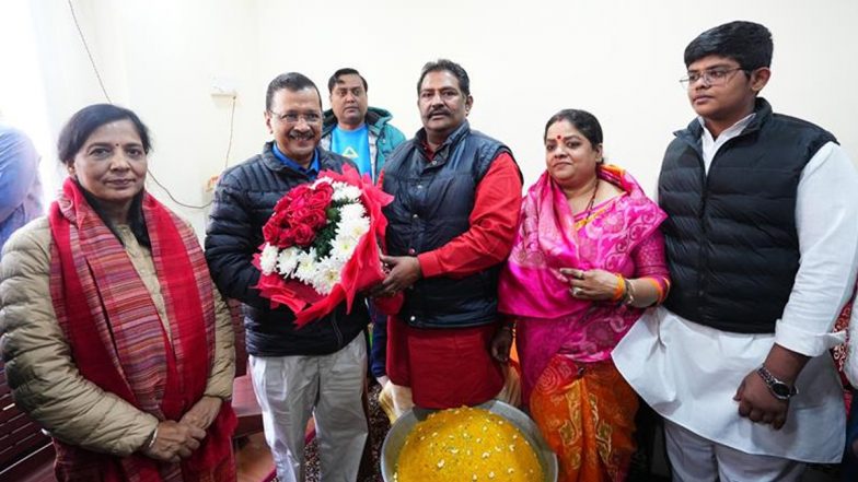 Arvind Kejriwal Visits Marghat Wale Baba Temple Near Kashmiri Gate, Launches Pujari Granthi Samman Yojana Ahead of Delhi Assembly Elections 2025 (See Pics)