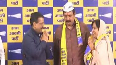 Delhi Assembly Elections 2025: BJP Leader Ramesh Pahelwan, His Wife Kusumlata Ramesh Join AAP in Presence of Arvind Kejriwal (Watch Video)