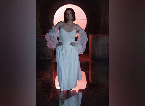 Business News | Singer Roshanara Takes Listeners on an Emotional Journey with Her Latest Single 'SLNB