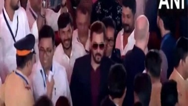 Entertainment News | Salman Khan Attends Maharashtra Government Oath Ceremony, Shares Warm Hug with SRK