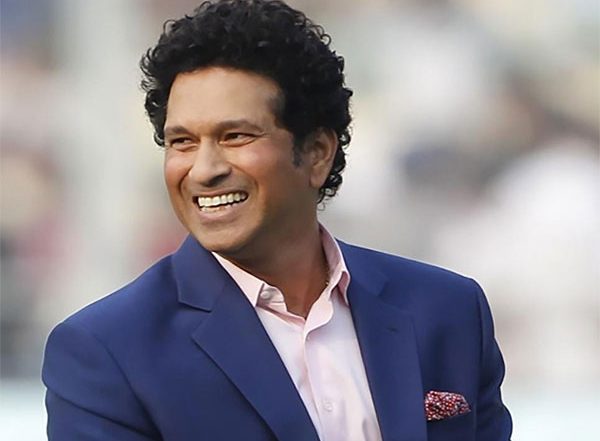 Sports News | Sachin Tendulkar Attends Maharashtra Government Oath Ceremony at Azad Maidan