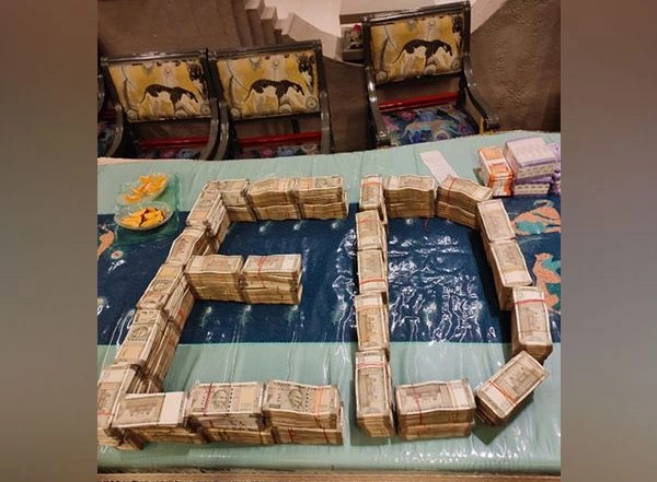 India News | ED Seizes Cash, Jewellery Worth Rs 4.16 Crore During Raids at Multiple Locations
