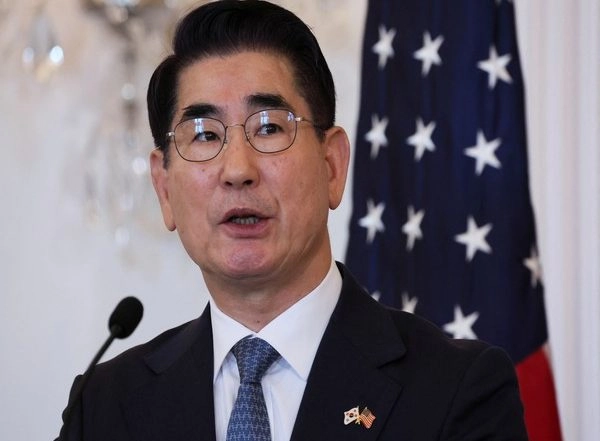 World News | South Korea Arrests Former Defence Minister Kim Yong-hyun as Prosecutors Investigate His Role in Martial Law Imposition