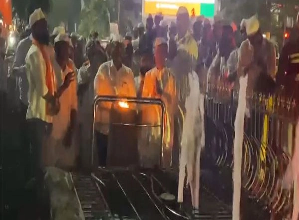 India News | Maharashtra: People Took to Streets in Navi Mumbai Against Atrocities on Hindus in Bangladesh