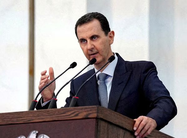 World News | Syria Crisis: Russia Grants Asylum to Assad and Family, Calls for UN-mediated Talks