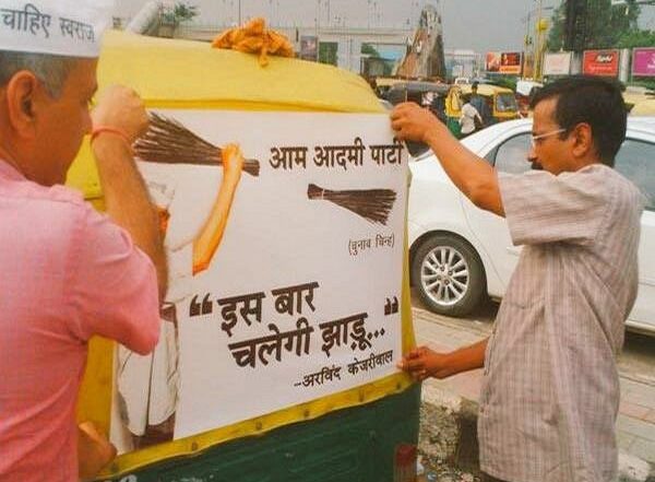 India News | Arvind Kejriwal Meets Auto-rickshaw Drivers, Recalls Putting Posters on Their Vehicles After Party's Inception