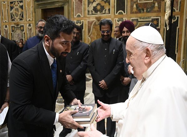 World News | Indian Delegation Meets Pope Francis, Presents Books on PM Modi's Vision