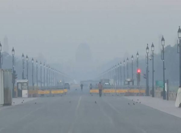 India News | Delhi Wakes Up to Coldest December Morning as Minimum Temperature Drops to 4.9 Degree Celsius